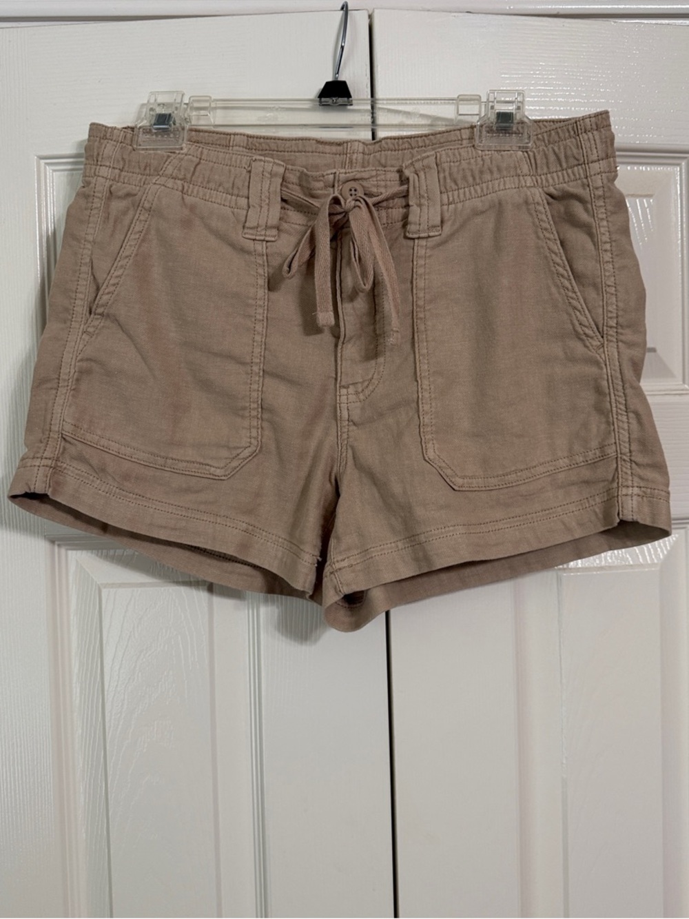American Eagle Tan Shorts Size 4